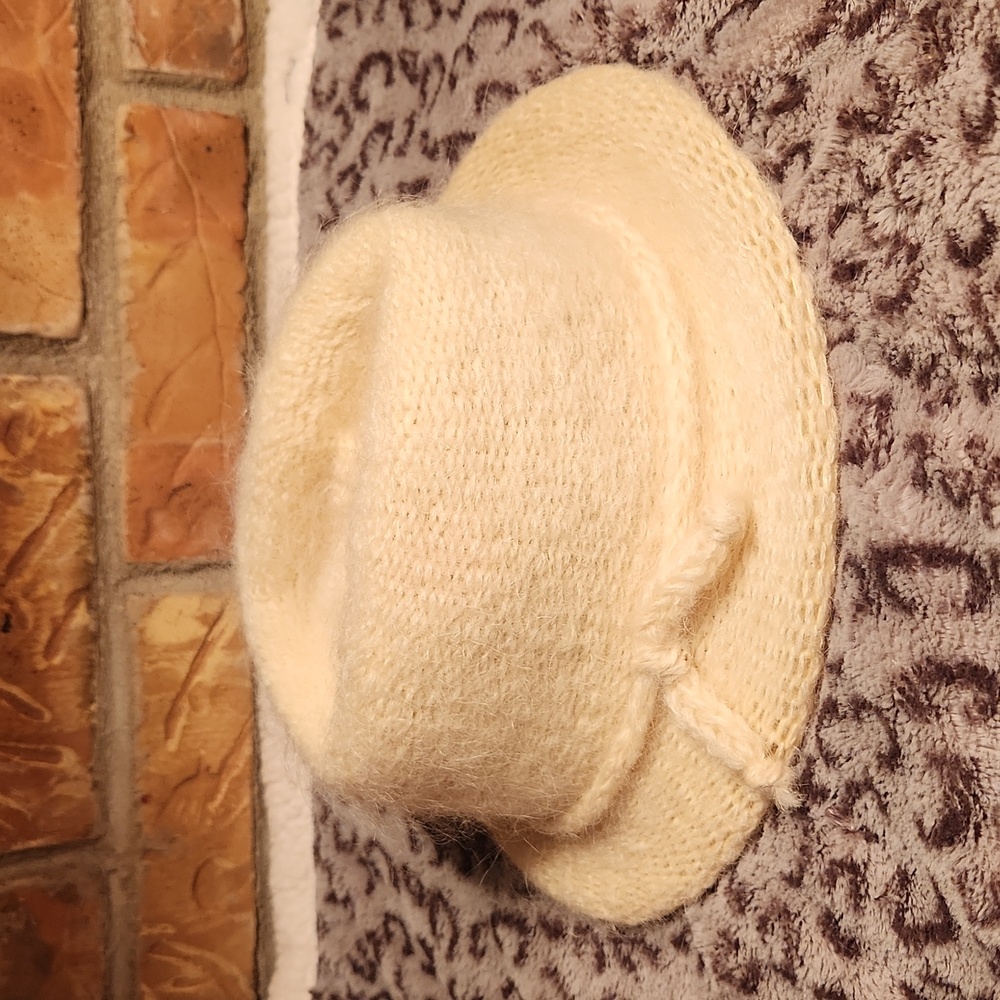 Vintage. Made in Italy. Stylish cream colored hat.
